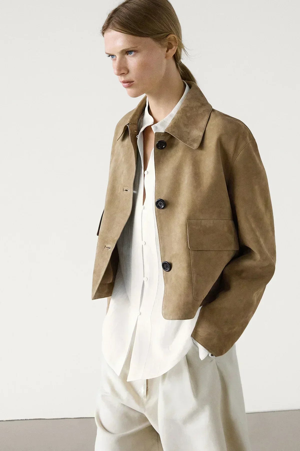 Laurel Kvinders Jakke – Kort i Elegant Beige Suede, Minimalistisk & Urban Stil