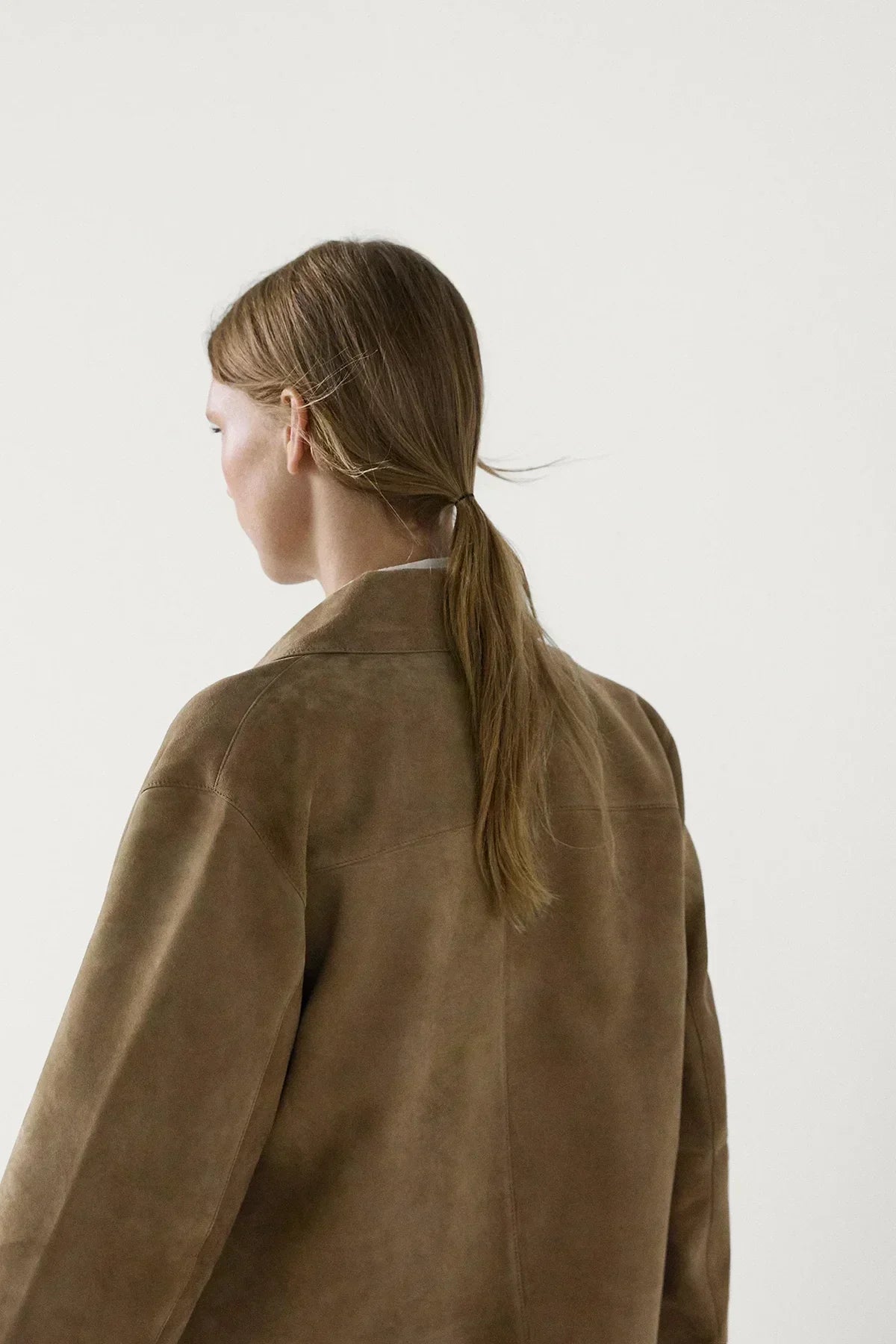 Laurel Kvinders Jakke – Kort i Elegant Beige Suede, Minimalistisk & Urban Stil