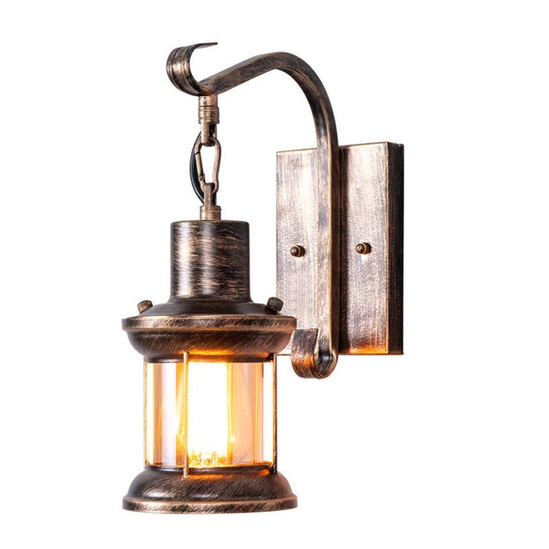 RustiGlow – Vintage Lanterne Væglampe med Buet Arm