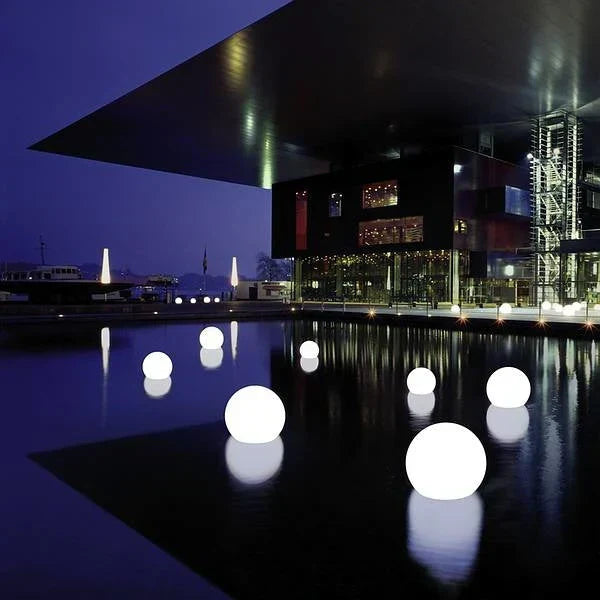 AuraKleur havebold LED-belysning – 16 farver – Trådløs, vejrbestandig og stemningsfuld til have, terrasse og fest