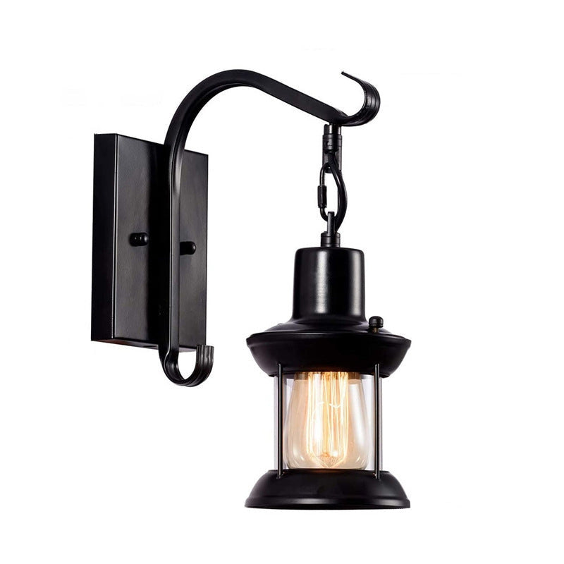 RustiGlow – Vintage Lanterne Væglampe med Buet Arm