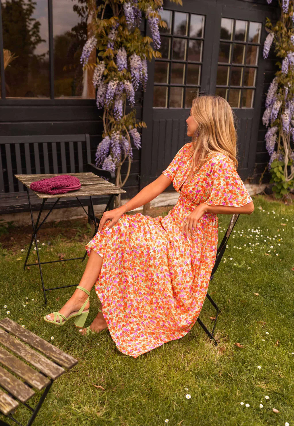 Lang Kjole til Damer | Farverig Blomsterprint | Markerede Talje & Let Skæring Sommer