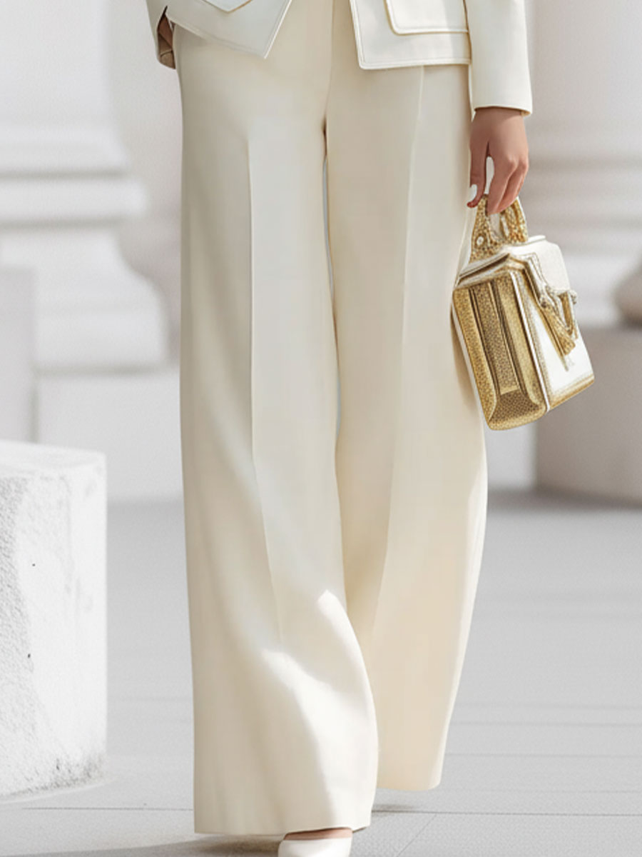 Elegant Creme Militærinspireret Skræddersyet Sæt Med Guld Accenter