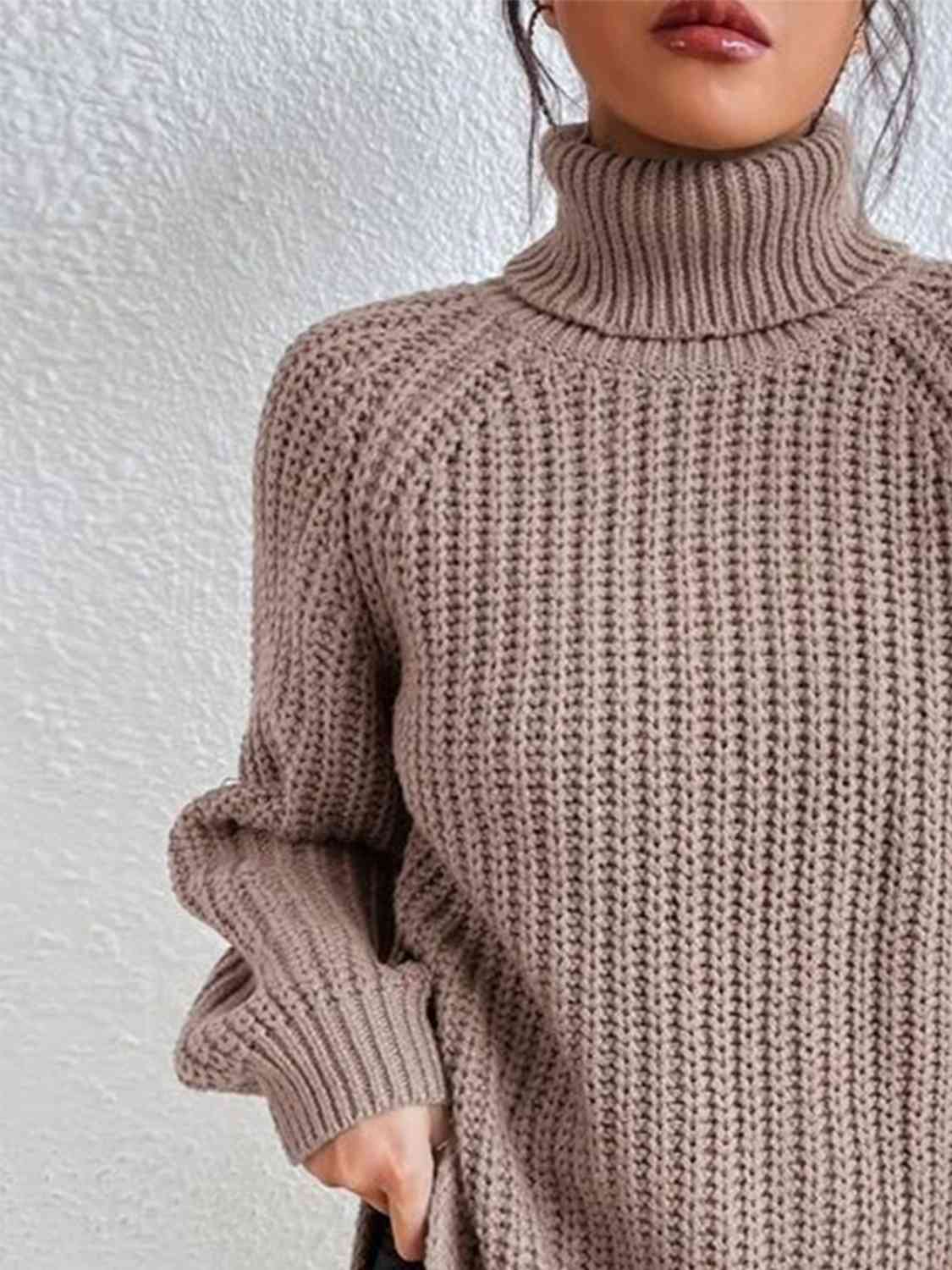 Angela Pull Kvinde – Ribbet Turtleneck Sweater med Chic Side Slids til Elegant Efterår/Vinter
