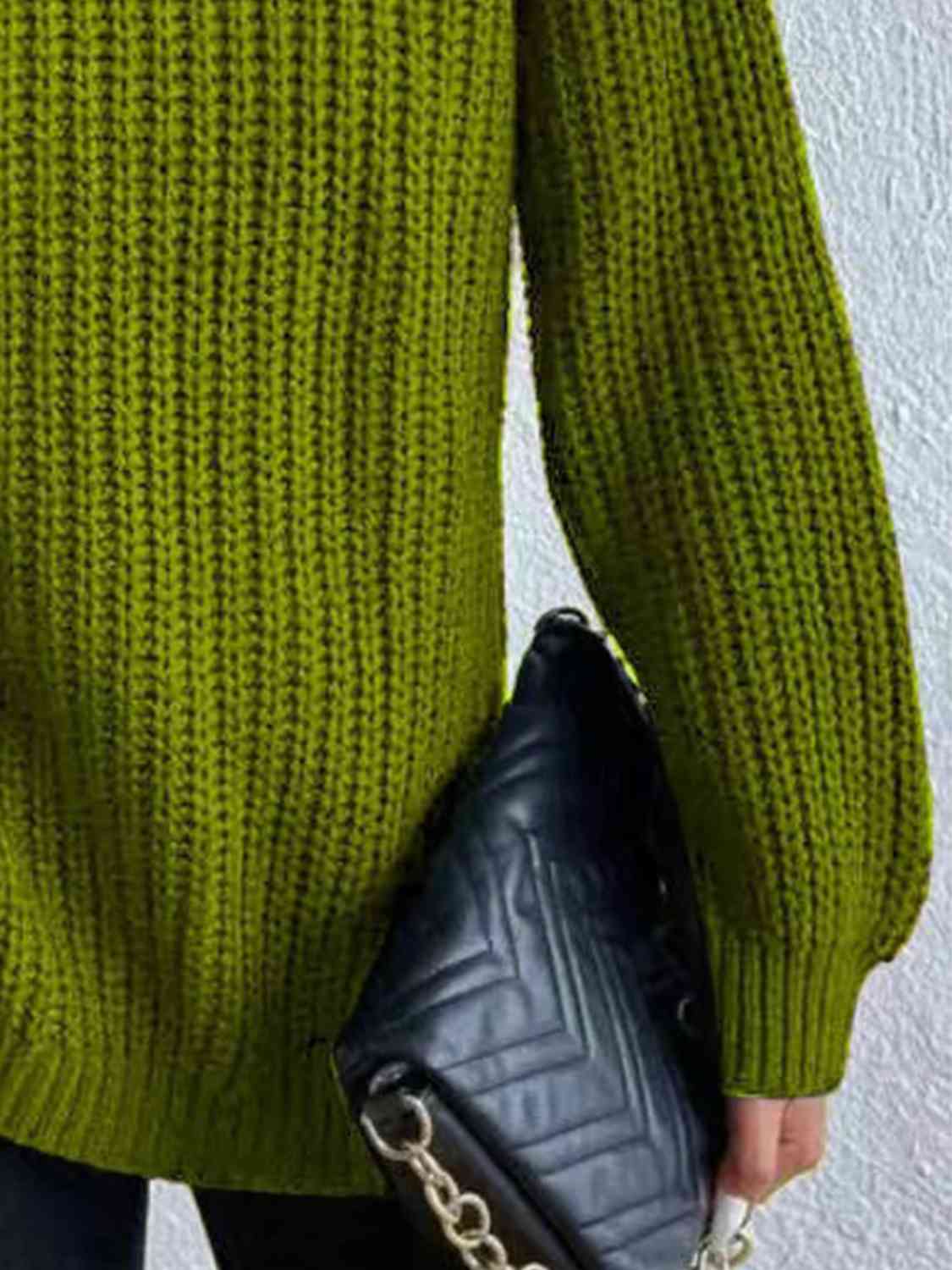 Angela Pull Kvinde – Ribbet Turtleneck Sweater med Chic Side Slids til Elegant Efterår/Vinter