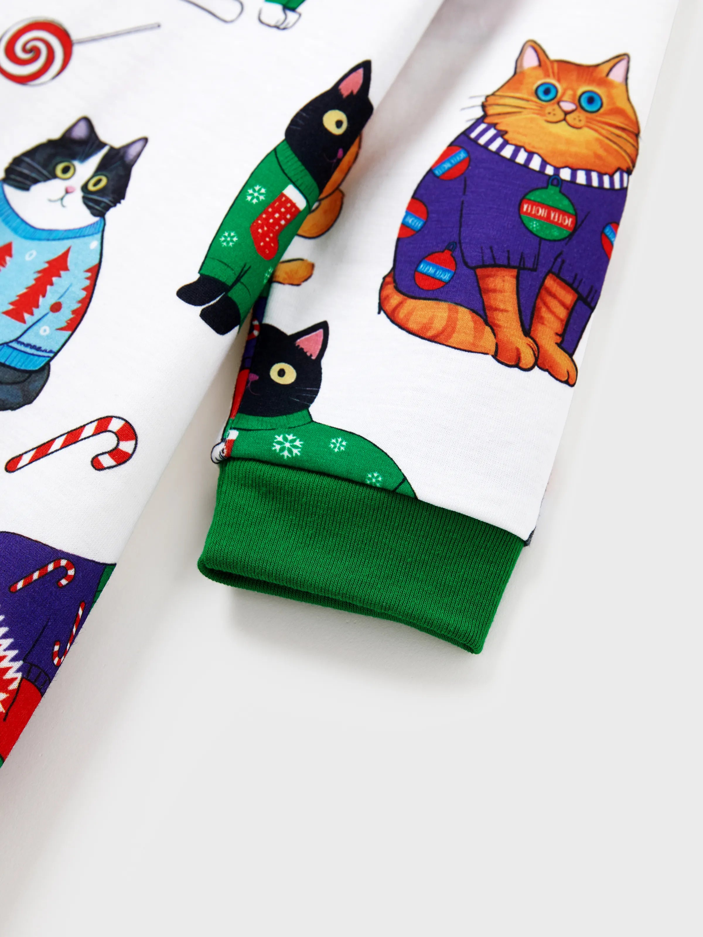 MeowJams | Jule Familie Pyjamas Sæt Katteprint med Matchende Sokker Multicolor