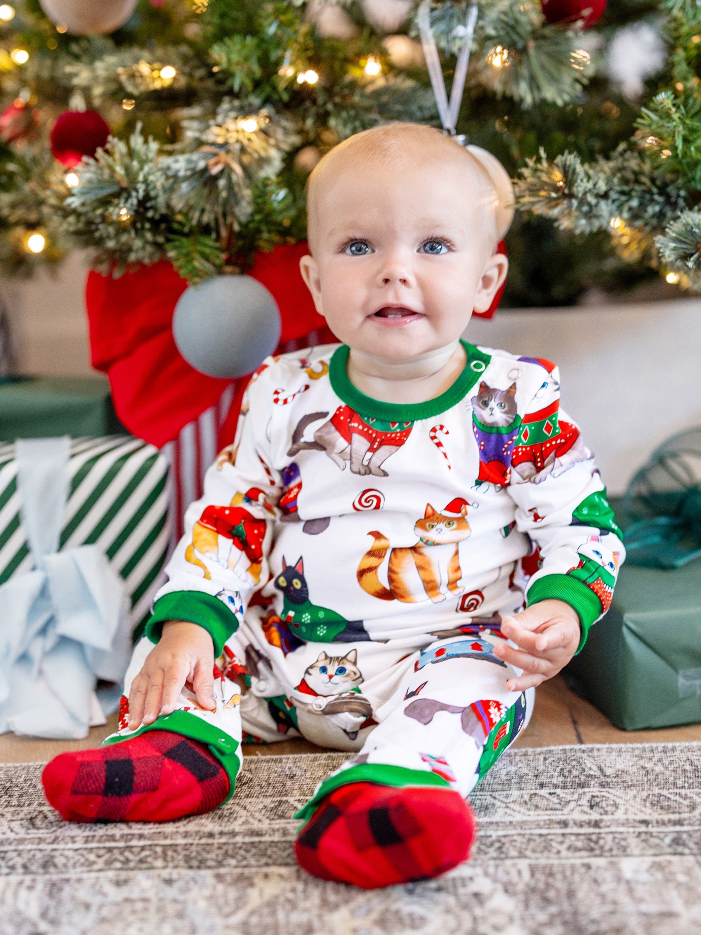 MeowJams | Jule Familie Pyjamas Sæt Katteprint med Matchende Sokker Multicolor