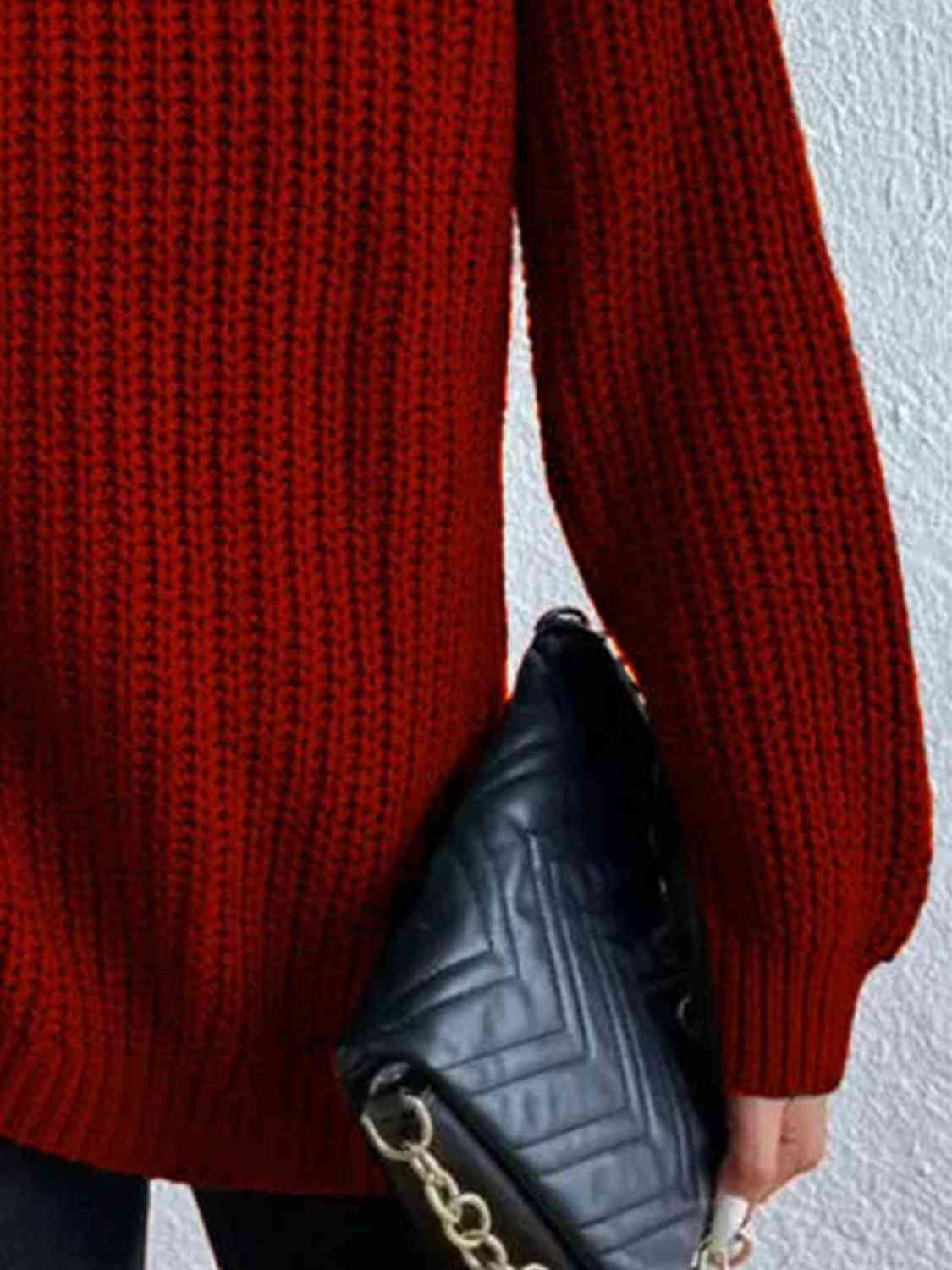 Angela Pull Kvinde – Ribbet Turtleneck Sweater med Chic Side Slids til Elegant Efterår/Vinter