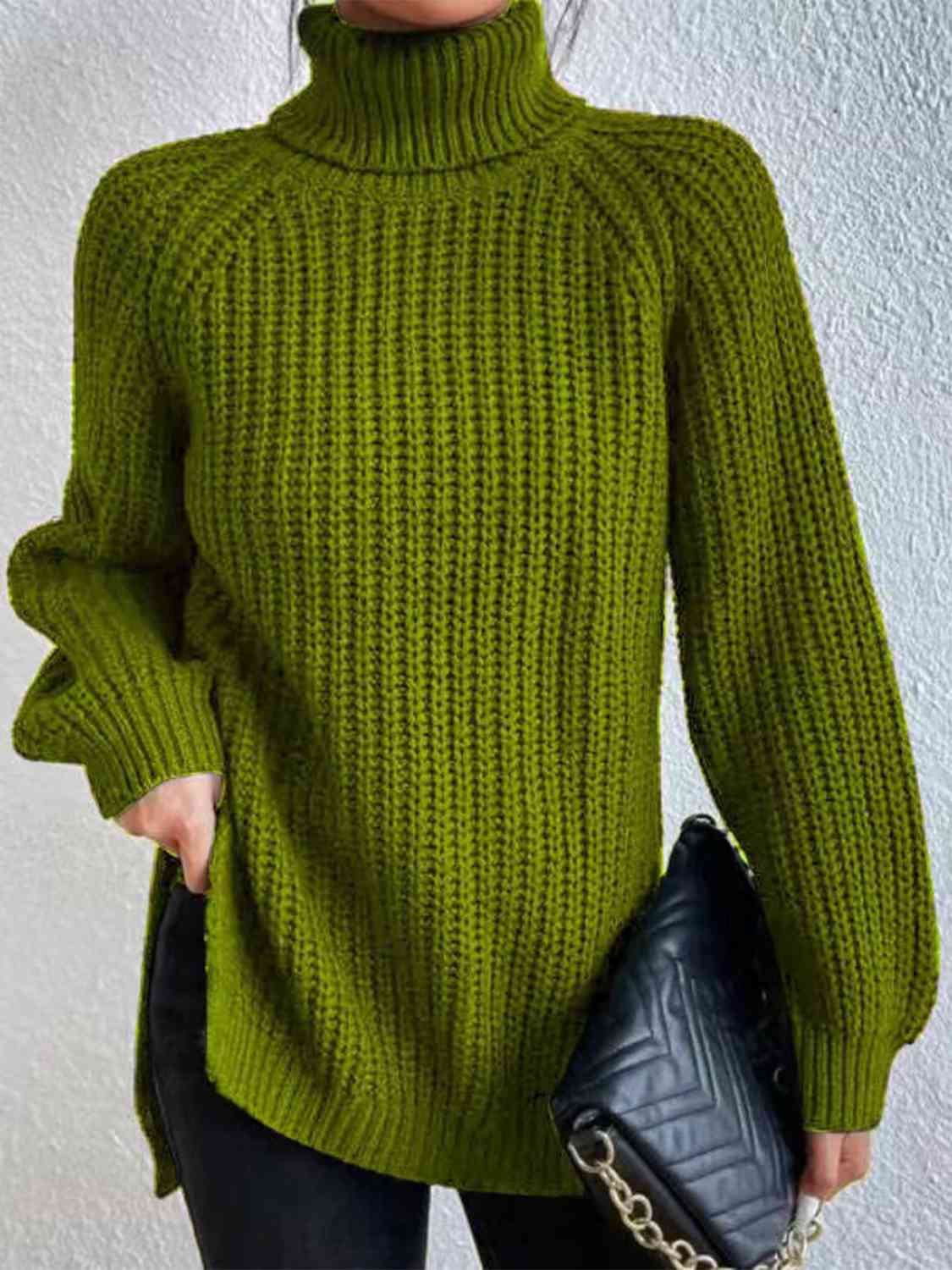 Angela Pull Kvinde – Ribbet Turtleneck Sweater med Chic Side Slids til Elegant Efterår/Vinter