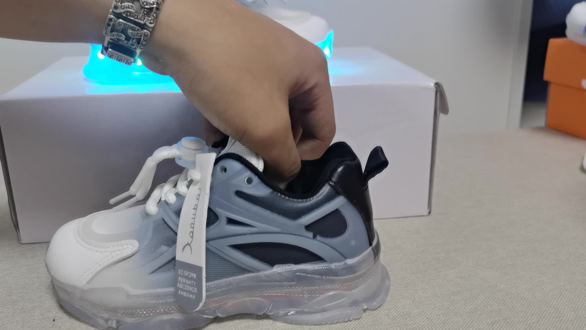 Lysende Sneakers til Børn – Farverige, LED-belysning for et Legende Udseende