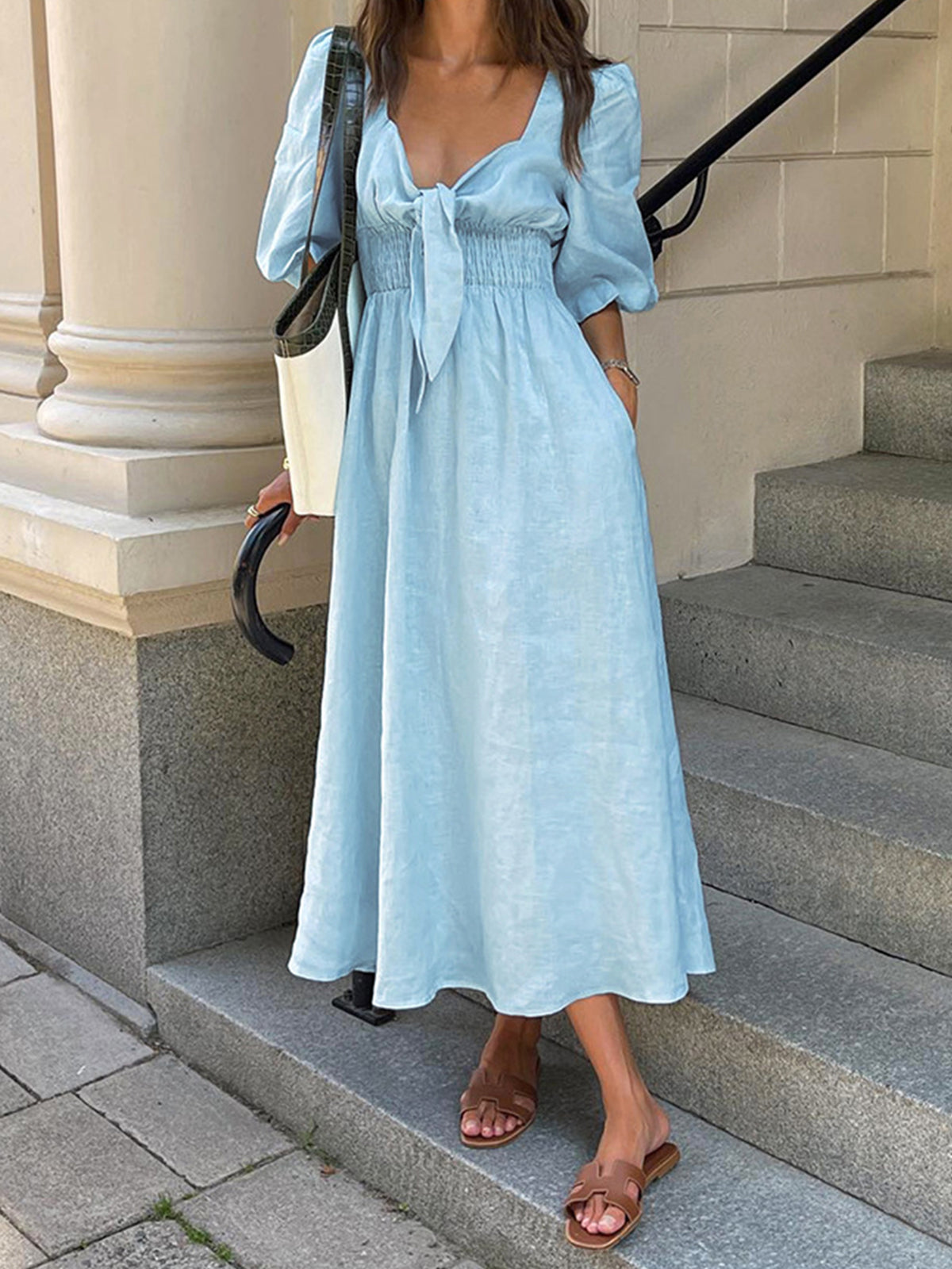 Kvindernes Lyseblå Linned Midi Kjole - Front Bånd Puff Ærme