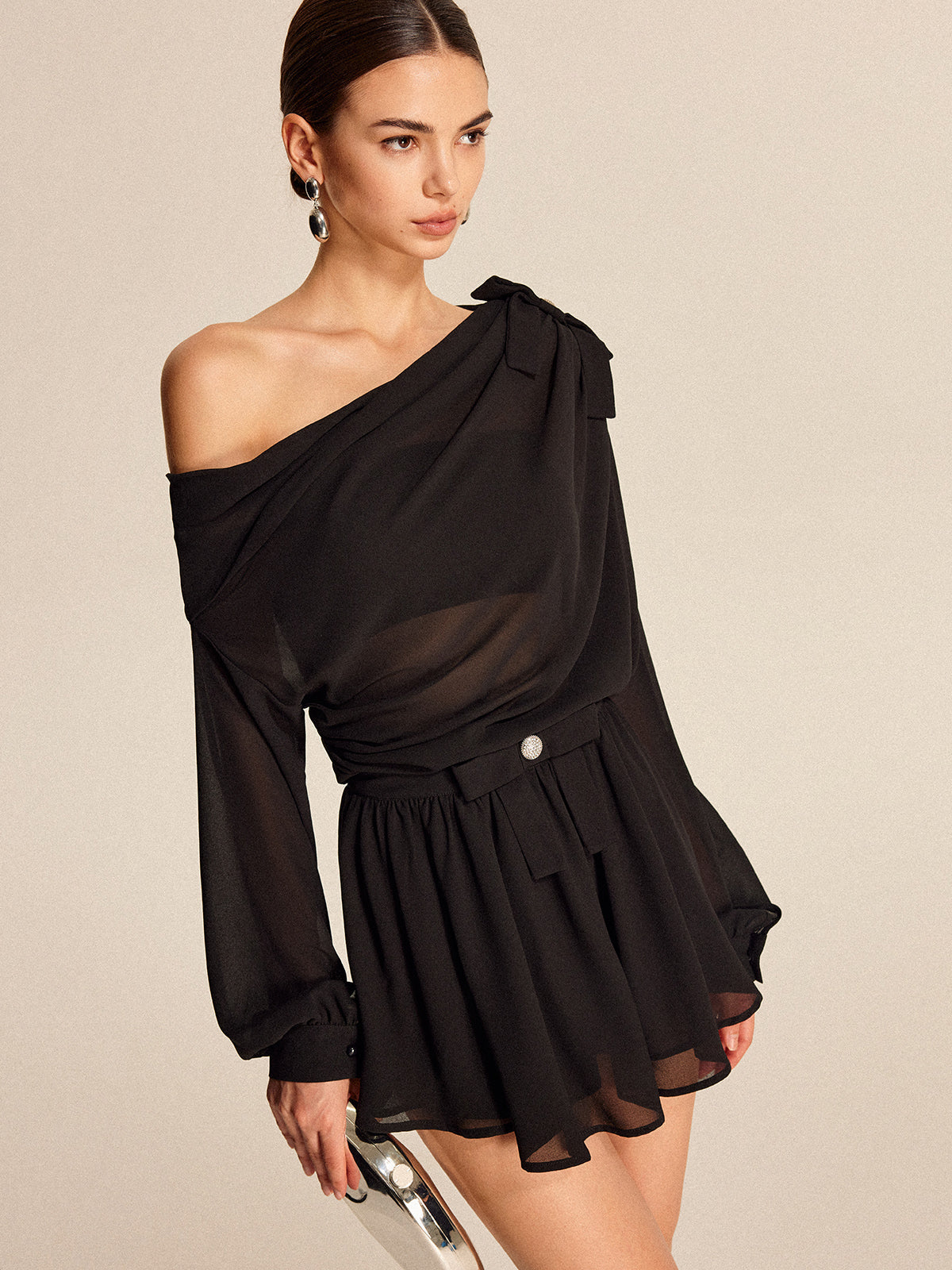 Semi-Gennemsigtig Chiffon One-Shoulder Sløjfedetalje Nederdel Sæt