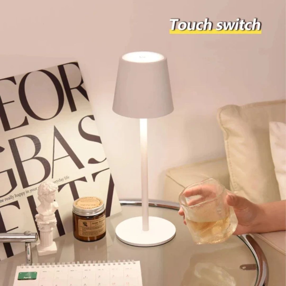 Bordlampe med USB-opladning og moderne design