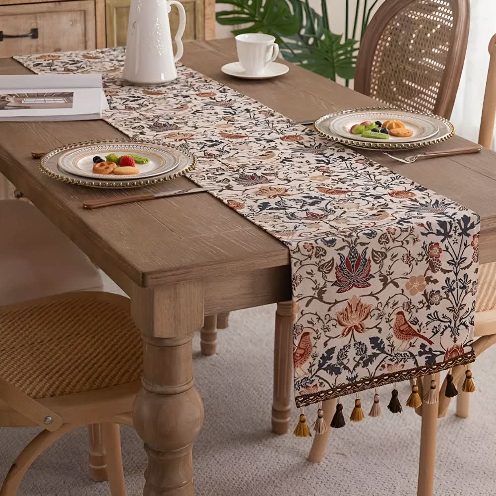 Bordløber Med Blomster- Og Fuglemotiv Til Hjemmet Rustik Stil