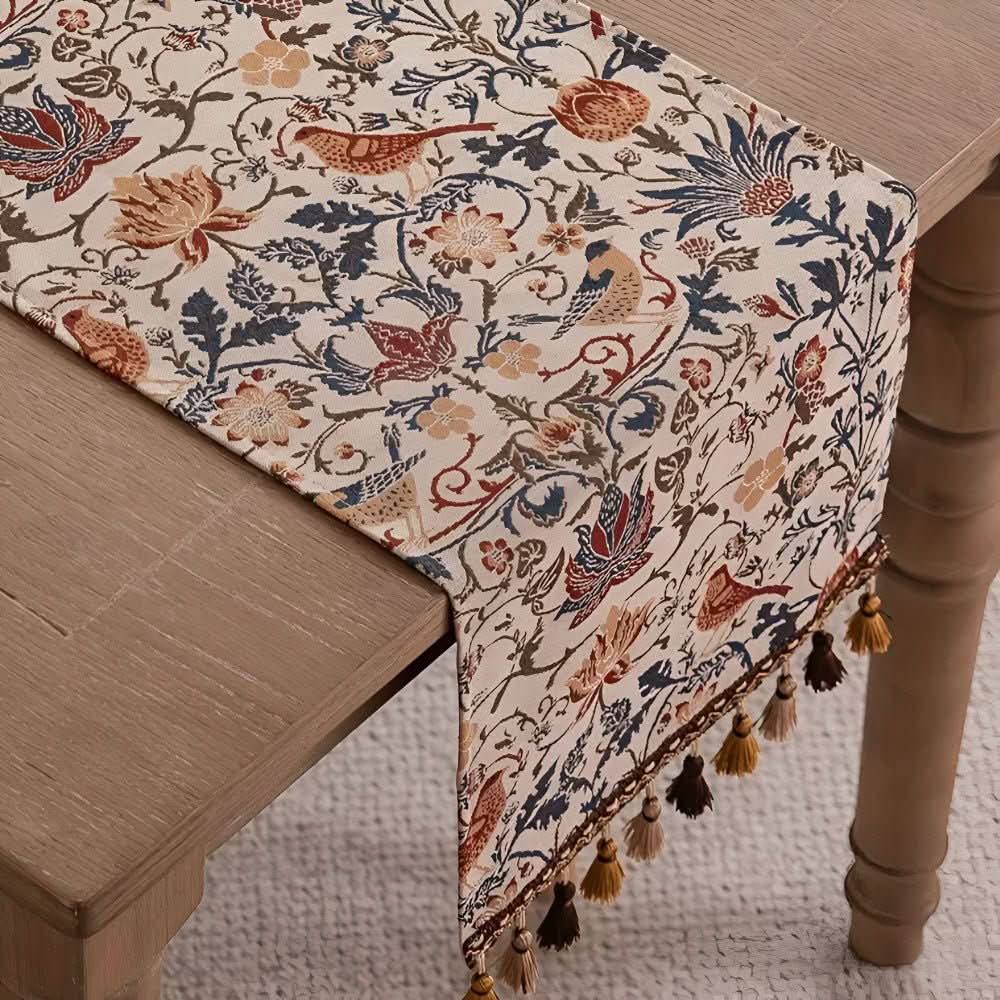 Bordløber Med Blomster- Og Fuglemotiv Til Hjemmet Rustik Stil