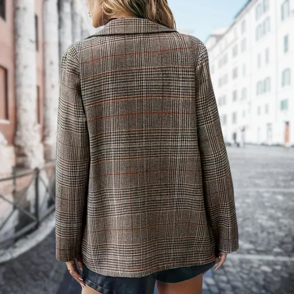 Amelia Blazer Dame – Elegant Tjekket Blazer med Komfortabel Pasform & Tidøst Design
