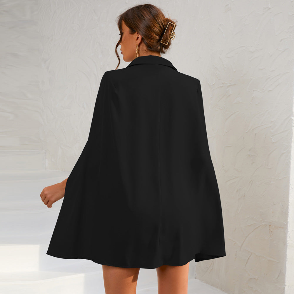 Cape Blazer Mini Kjole med Bælte og Guldknap Detalje
