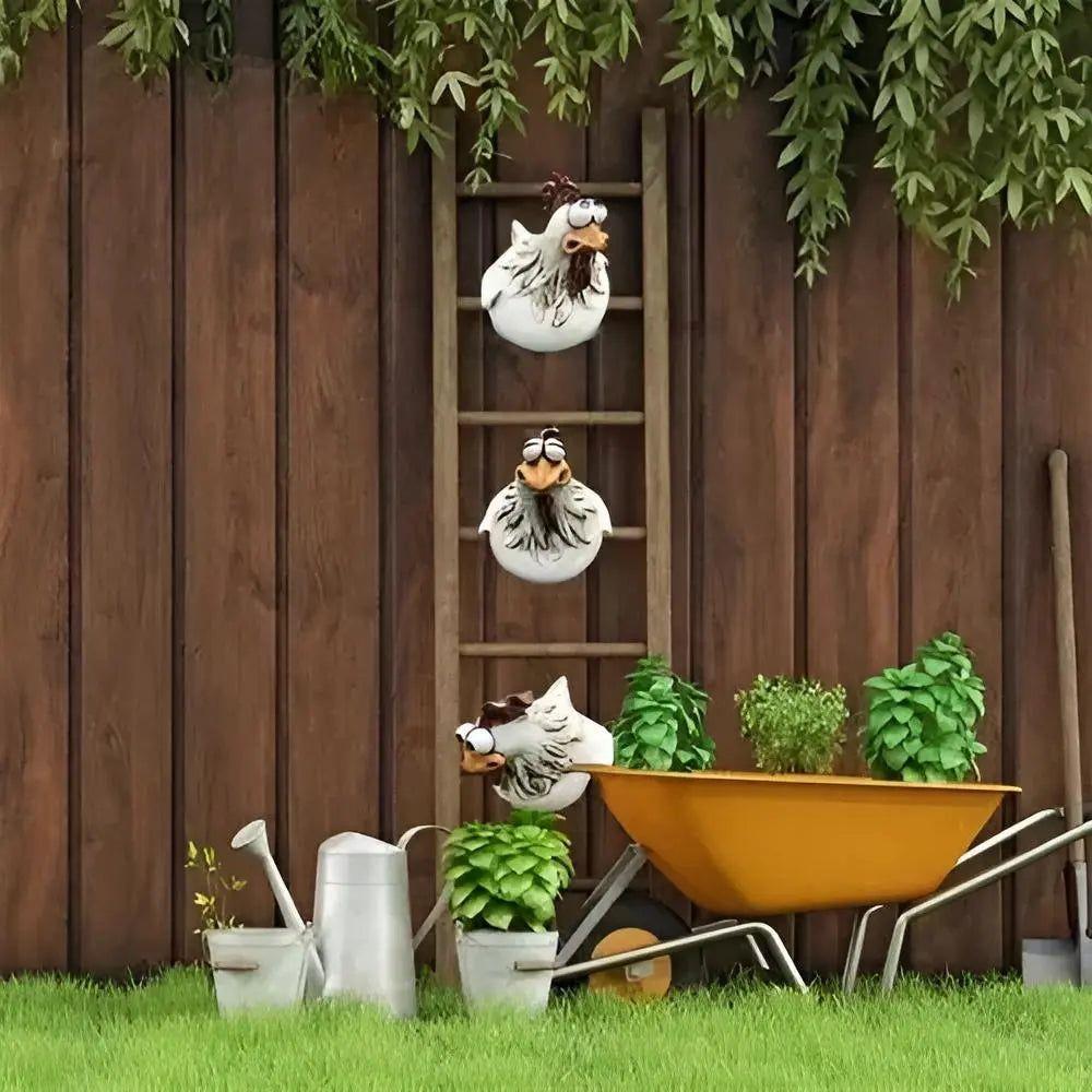 ChickChuckle - Charmerende keramiske kyllingeskulpturer til have og hegn