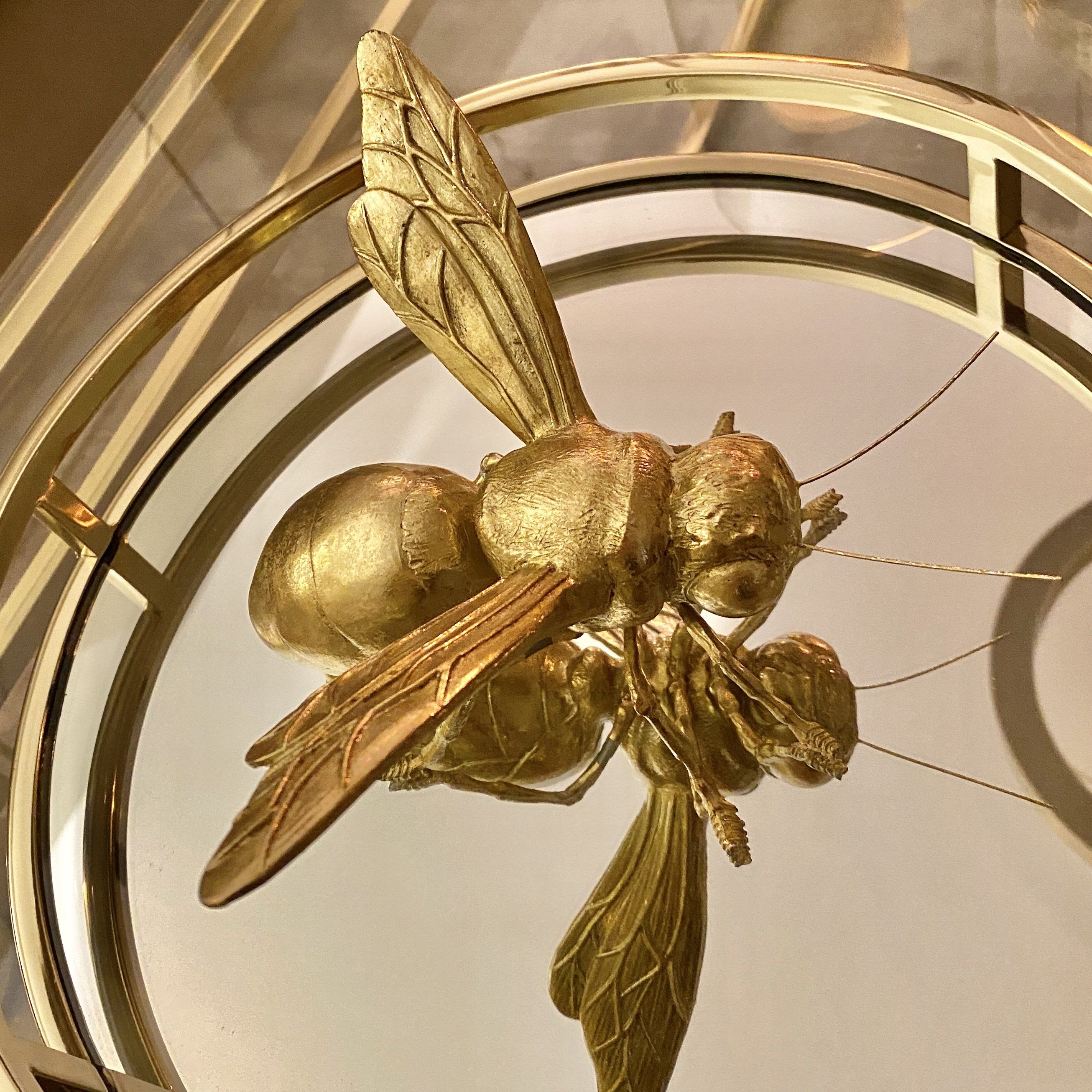 Dekorativ Bi Figur i Guld