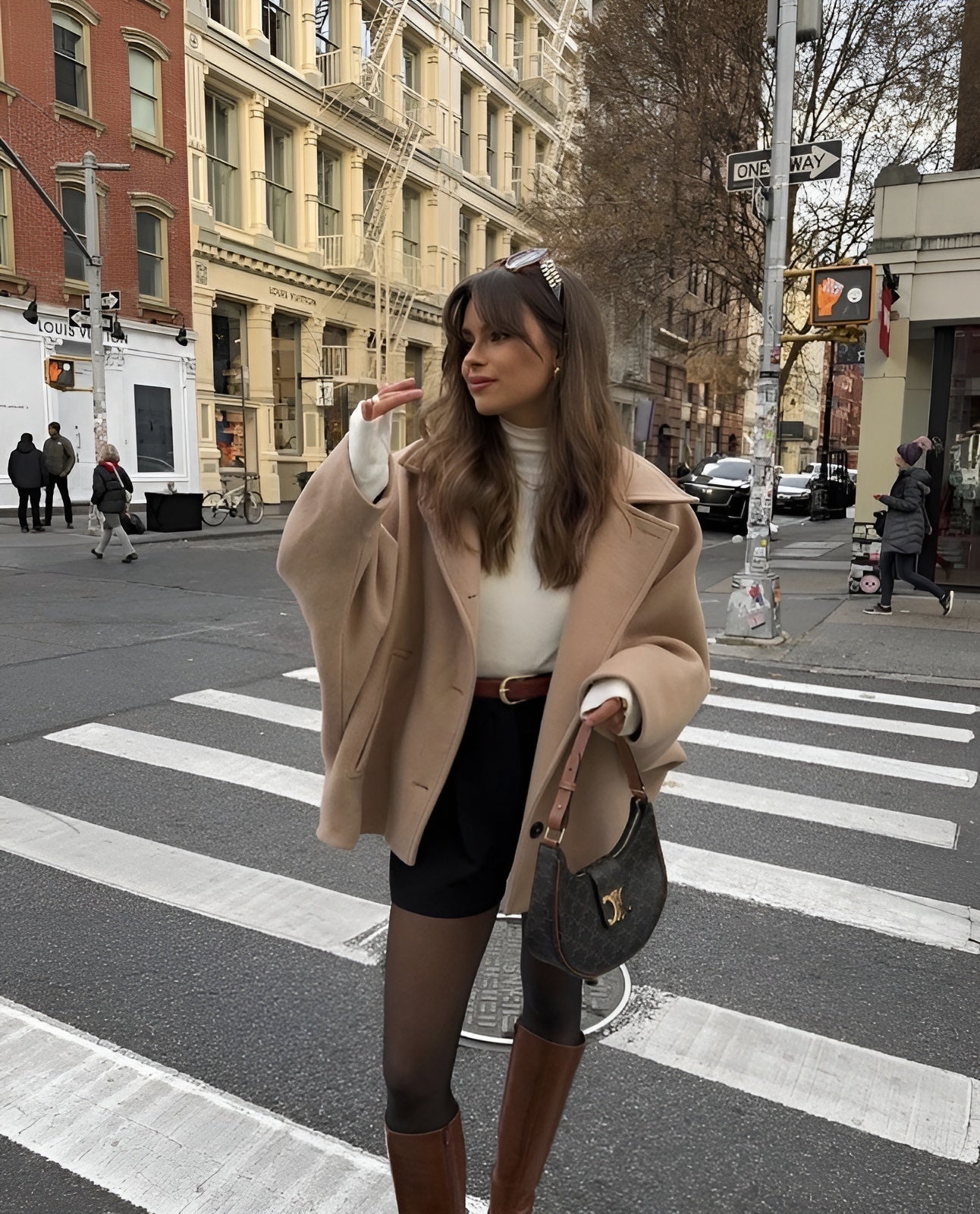 Aitana Kvinders Frakke i Blandingsuld – Minimalistisk Oversize Design med Bred Krave & Afslappet Pasform