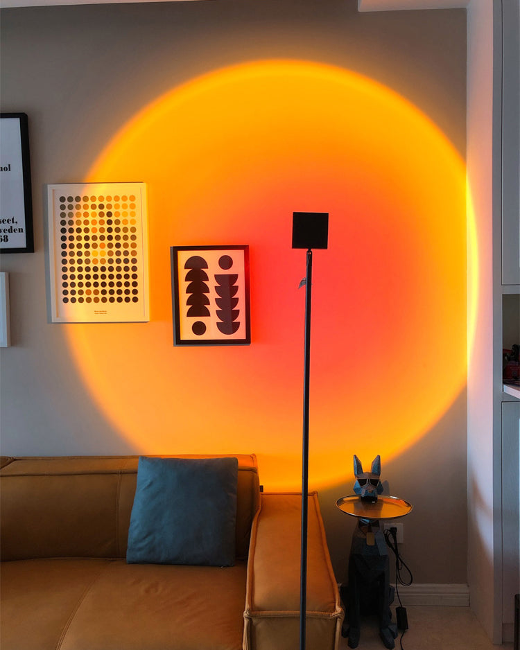 Gulvlampe Med Minimalistisk Design Og Farveprojektor