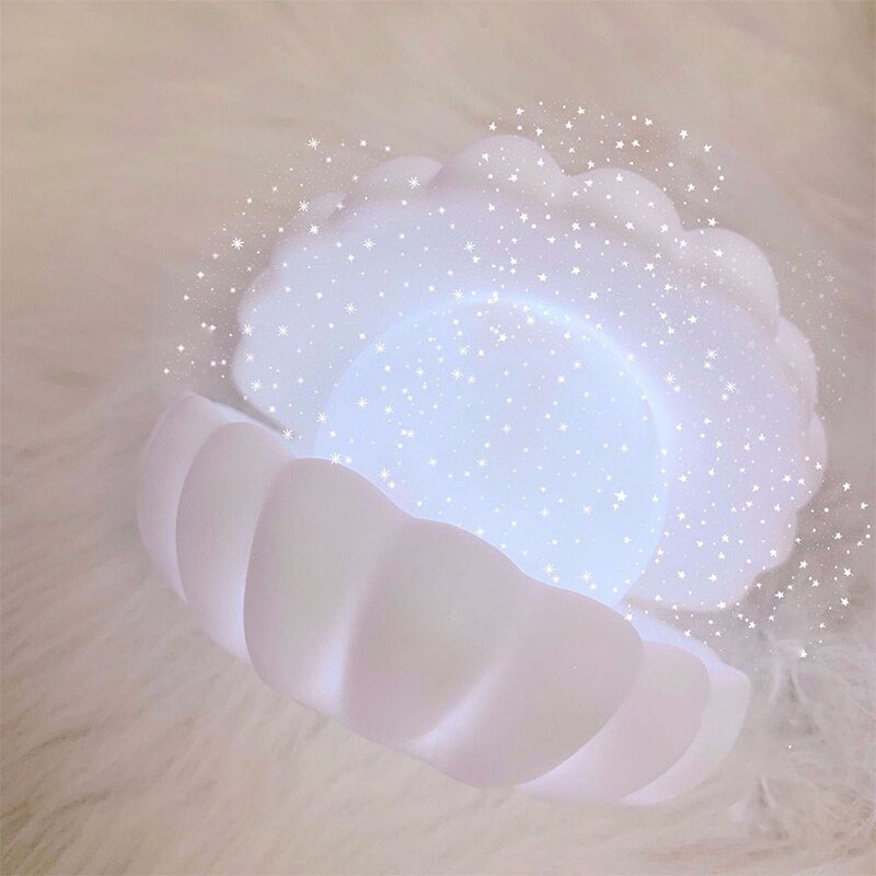 PearlWave - Mermaid Pearl Shells Natlys med et glitrende muslingeskalsdesign