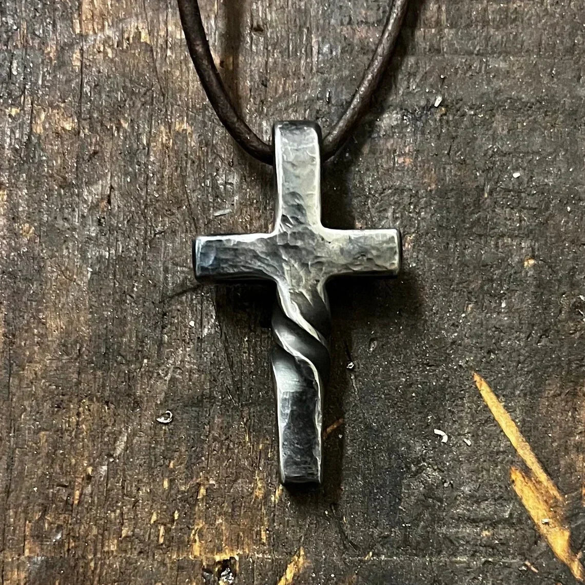 Håndlavet Cross Halskæde Unikt Design