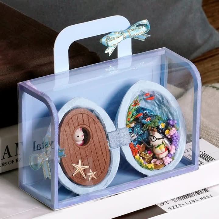 Håndlavet Dukkehus med Indvendig Belysning - Unik Miniature Dekoration