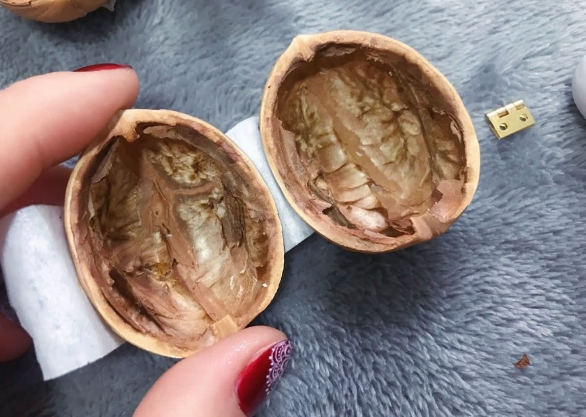Håndlavet Dukkehus med Indvendig Belysning - Unik Miniature Dekoration