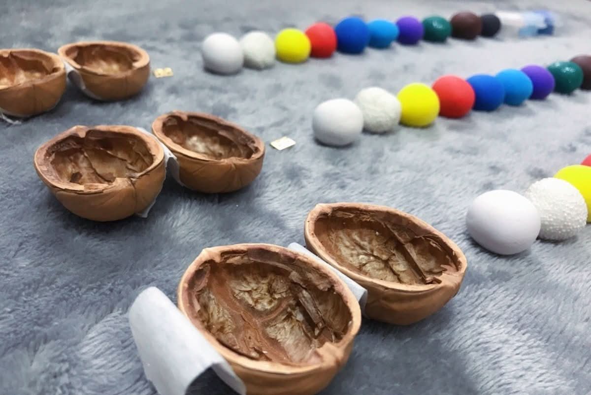 Håndlavet Dukkehus med Indvendig Belysning - Unik Miniature Dekoration