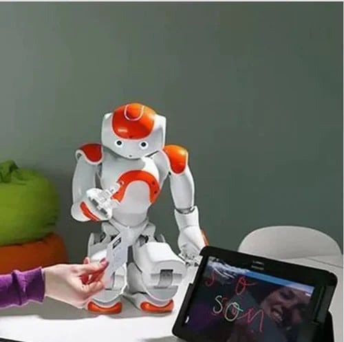 Interaktiv Robotlegetøj til Børn med Bevægelseskontrol