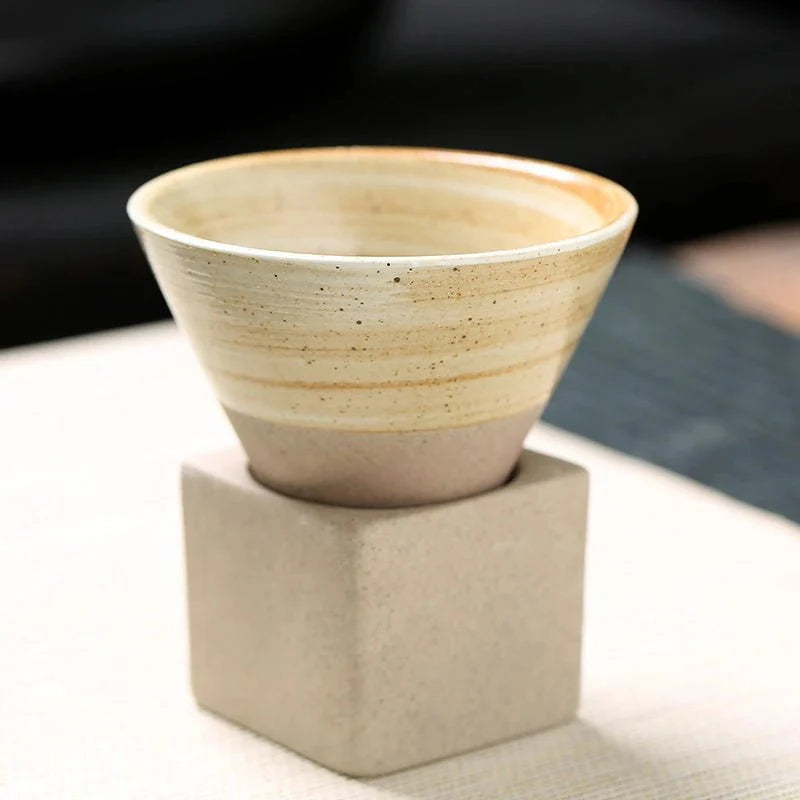 Kegleformet Kaffekrus Kunstnerisk Design