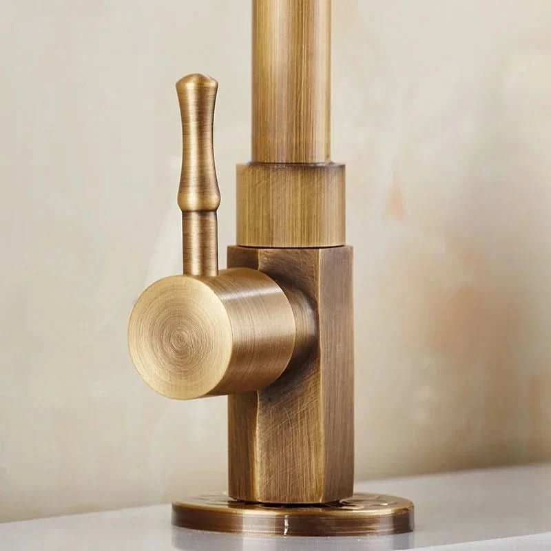 Køkkenhane Svanehals Design Antik Messing Finish