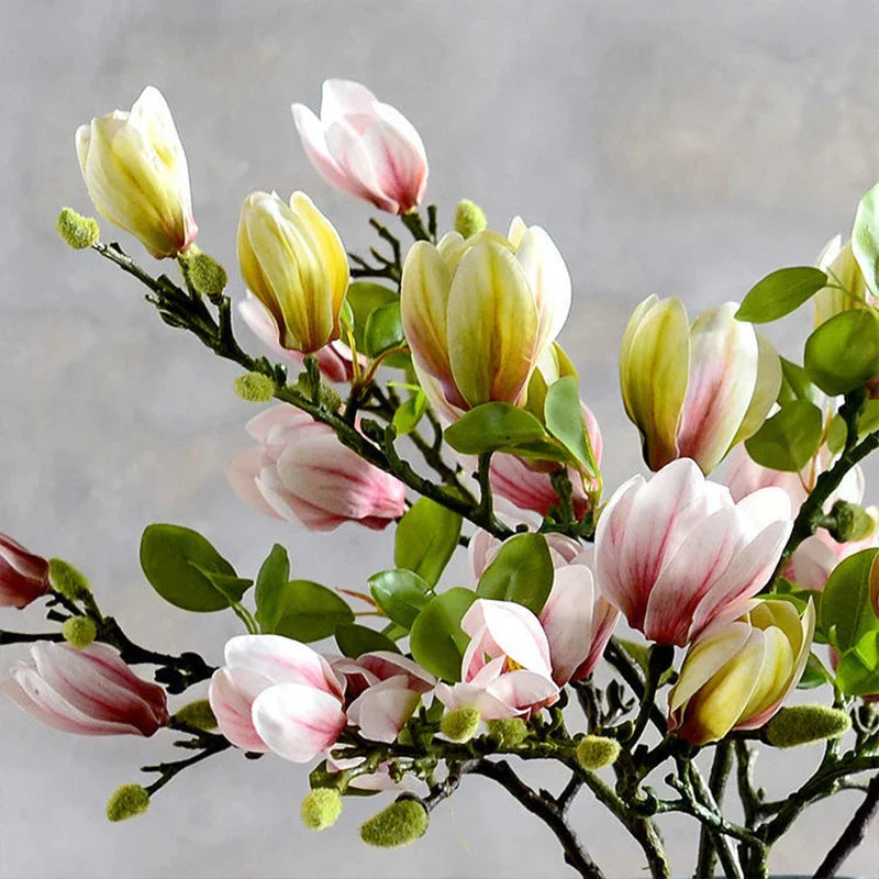 BlijftBloei – Stemningsfuld Kunstgren med Realistiske Magnolia Blomster