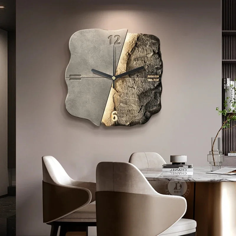 Kunstnerisk Vægur med Abstrakt Design