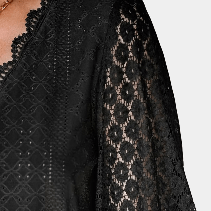 Kvinders Bluse i Lace med V-udskæring