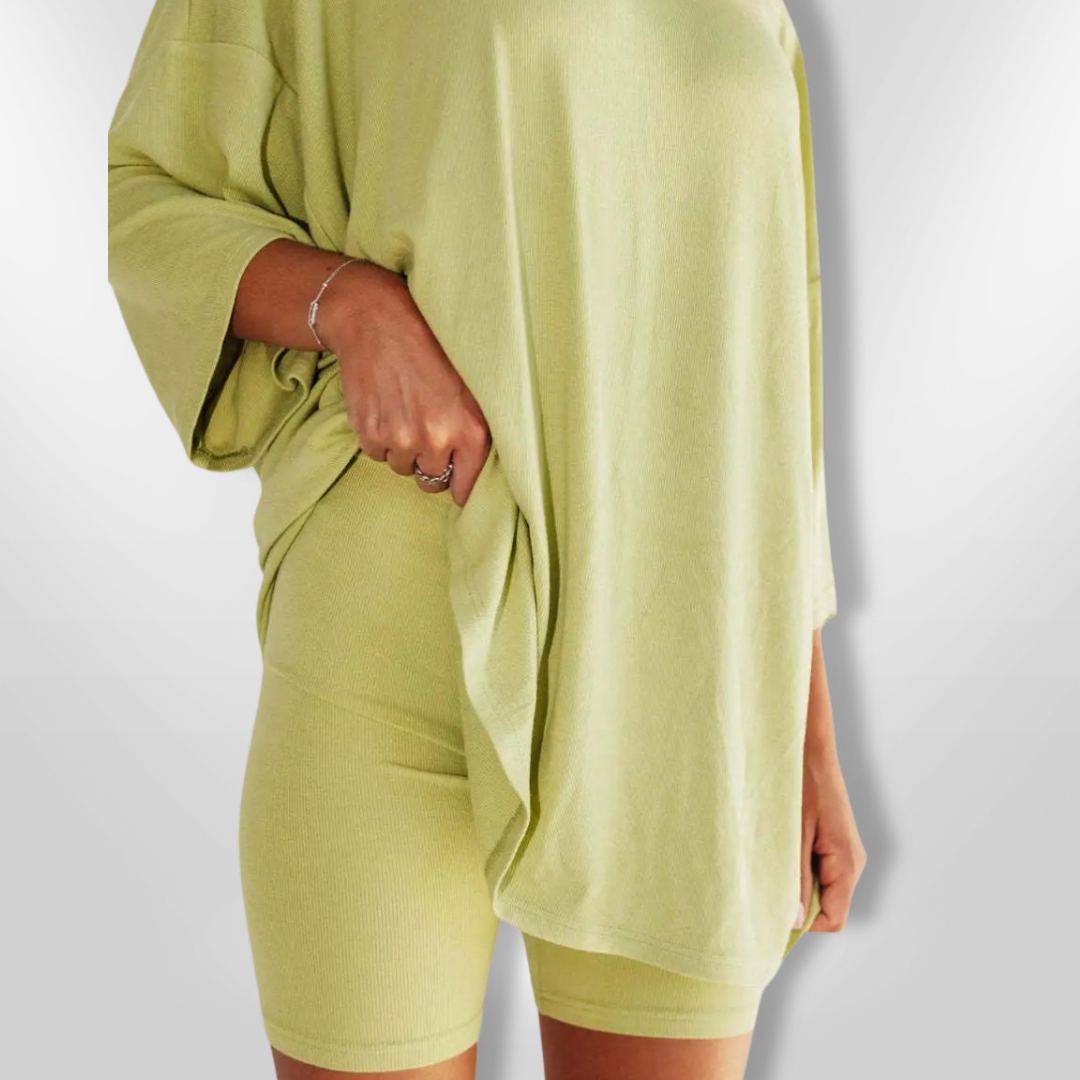 Kvinders Komfortabelt Sæt Oversized T-Shirt og Shorts
