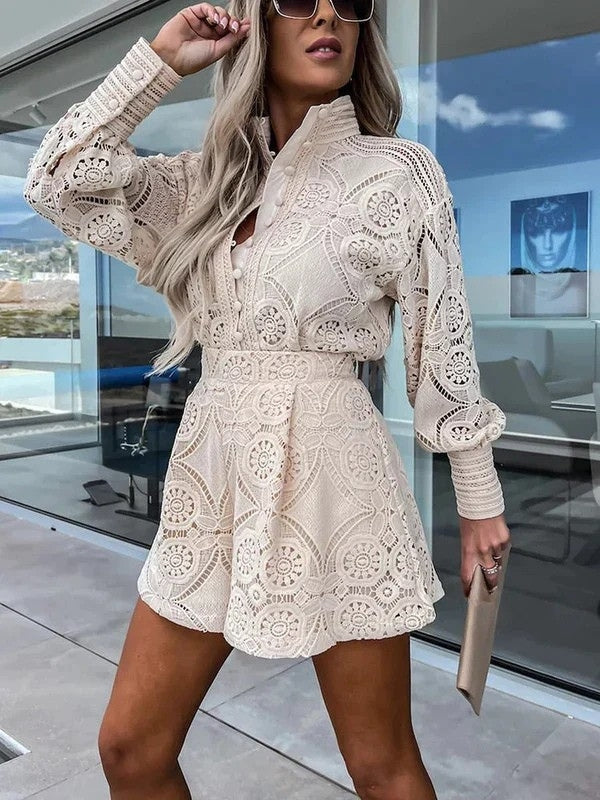 Kvinders Todelte Outfit med Blonder Sommerlig Stil