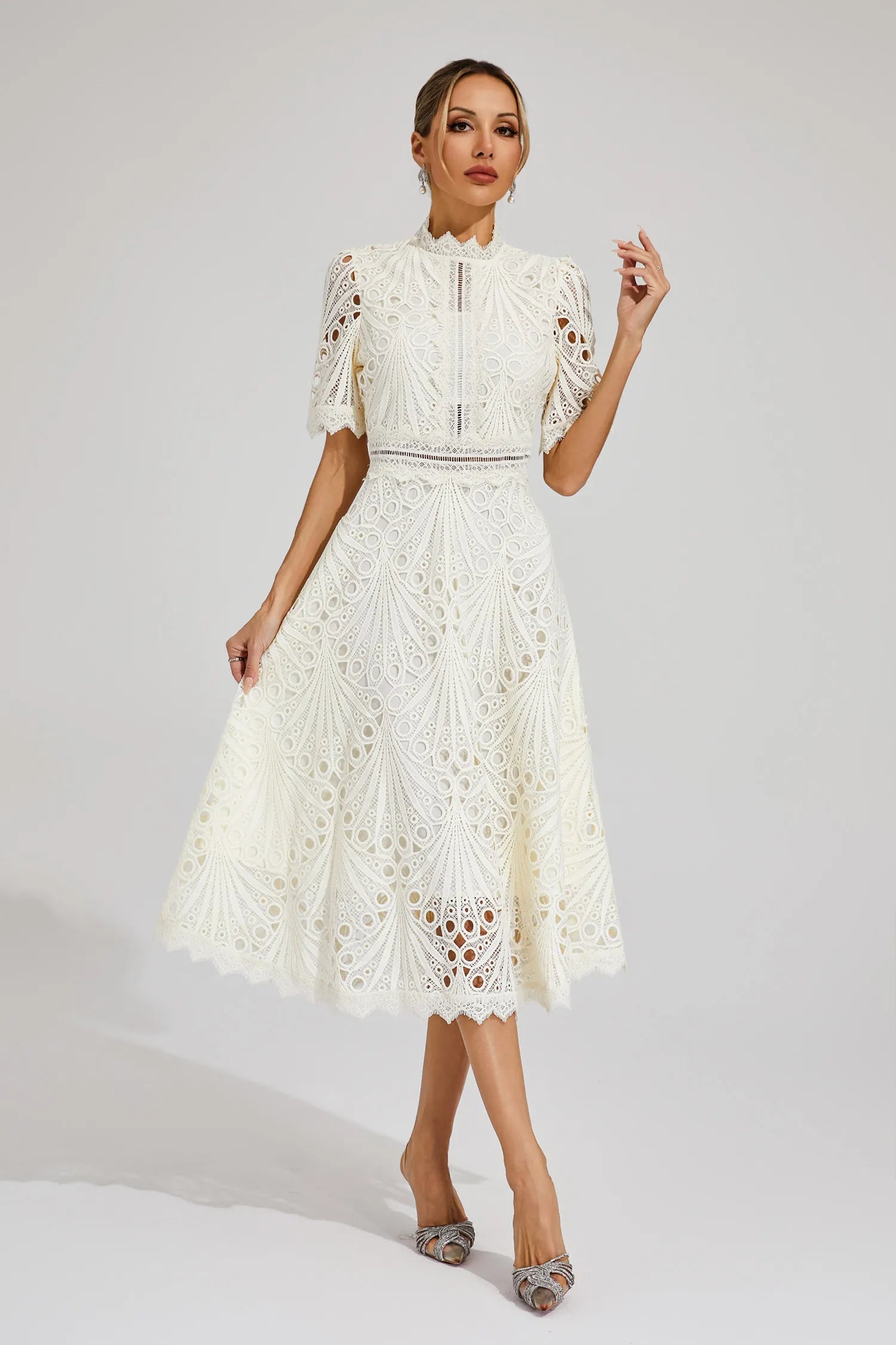 Lace Midi Kjole – Elegant Scoop Udsnit til Bryllupper og Særlige Begivenheder
