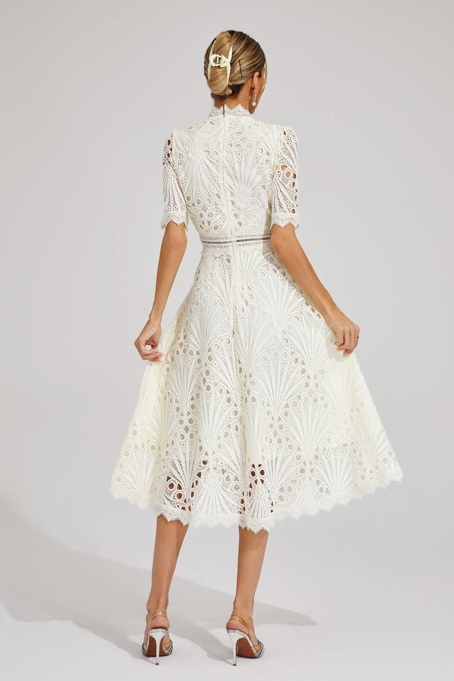 Lace Midi Kjole – Elegant Scoop Udsnit til Bryllupper og Særlige Begivenheder