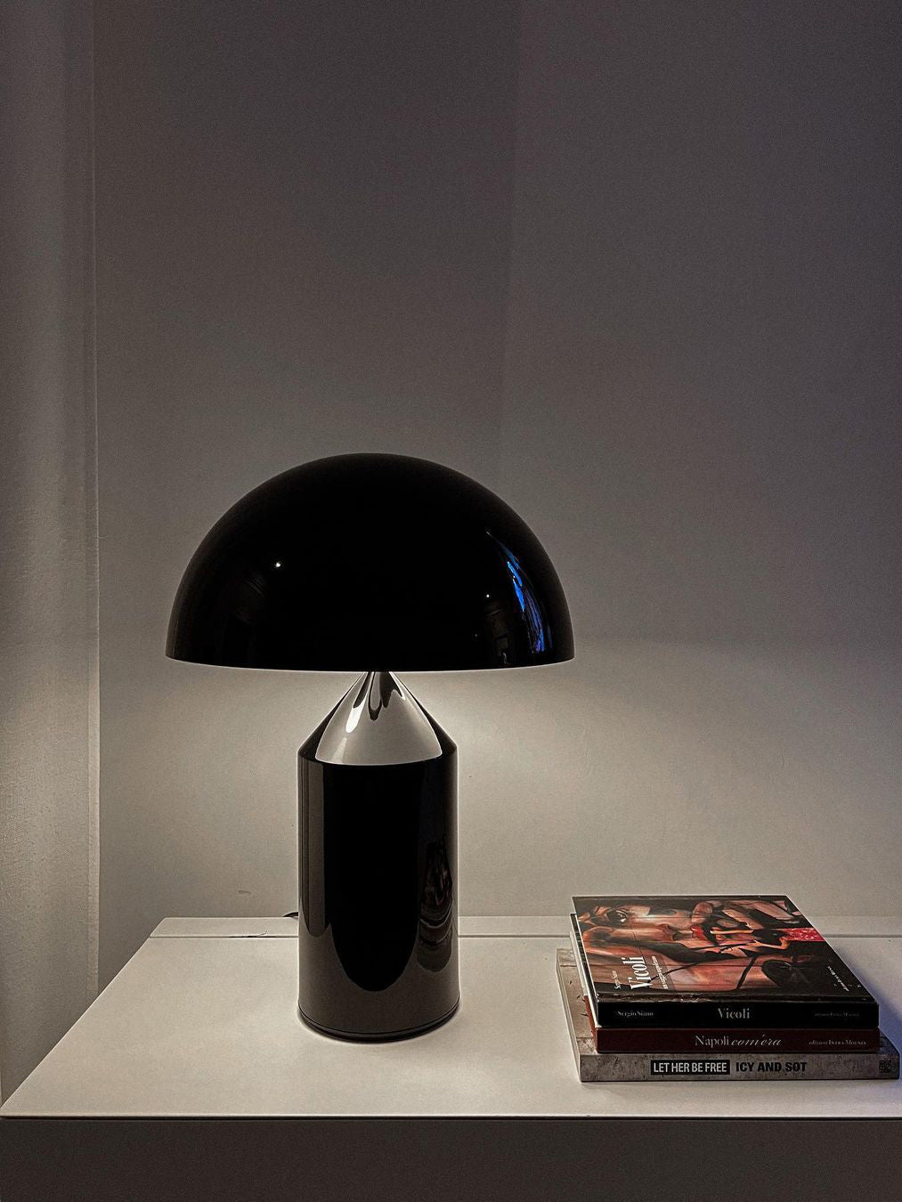 Minimalistisk Bordlampe med Geometrisk Design til Indretning