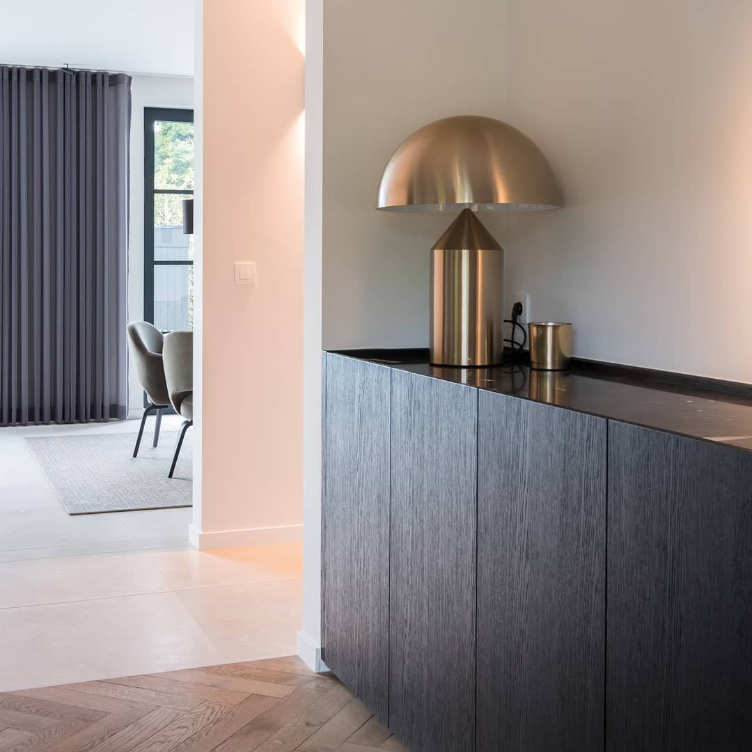 Minimalistisk Bordlampe med Geometrisk Design til Indretning