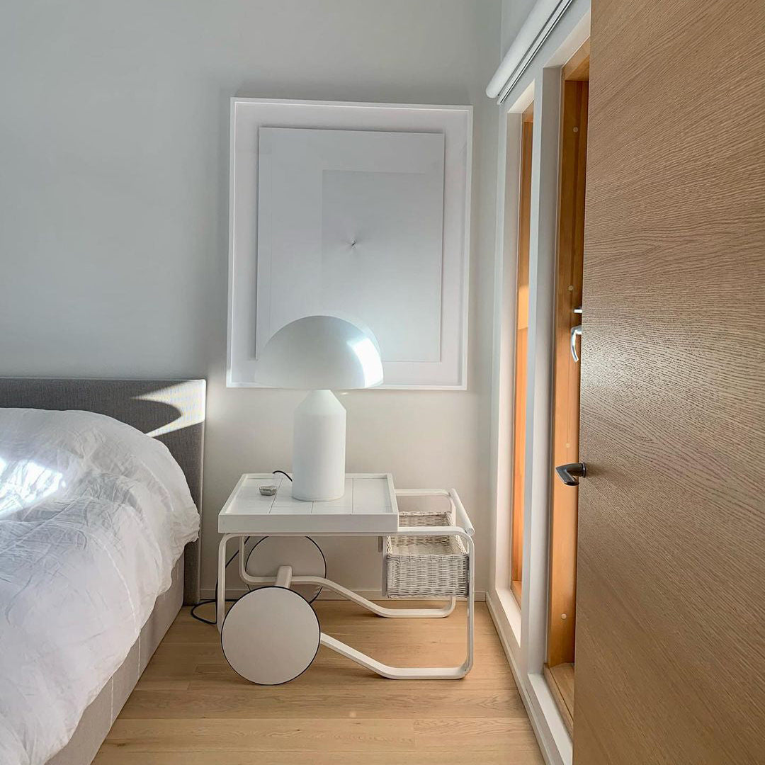 Minimalistisk Bordlampe med Geometrisk Design til Indretning