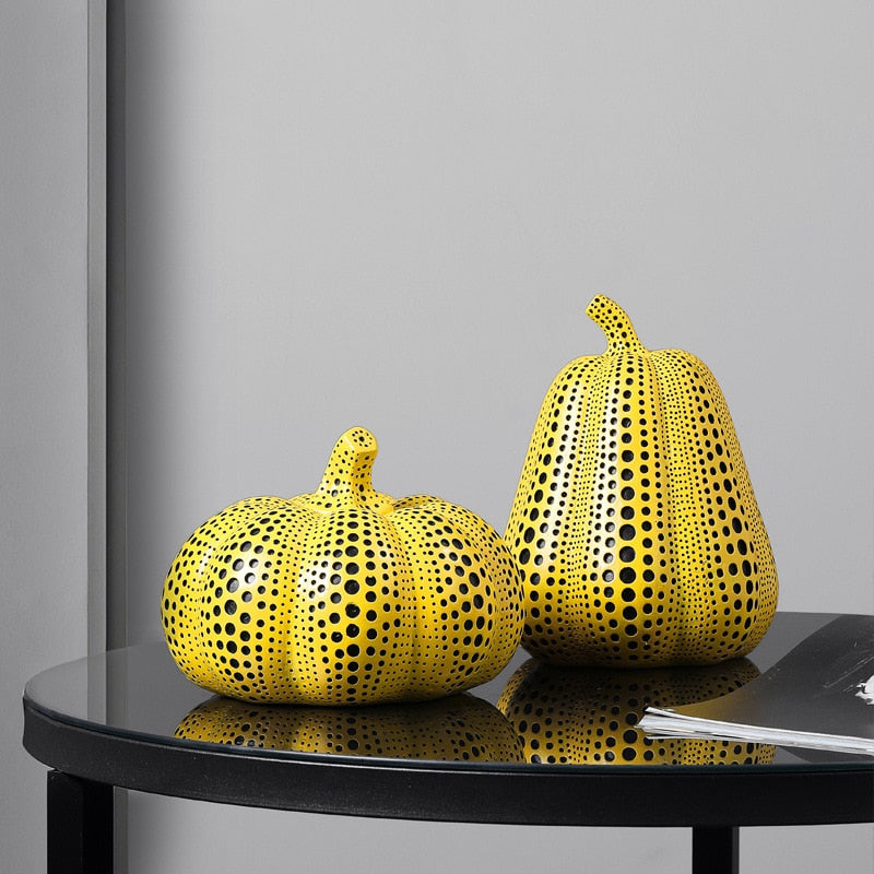 Moderne Græskar Skulptur Med Polka Prikker