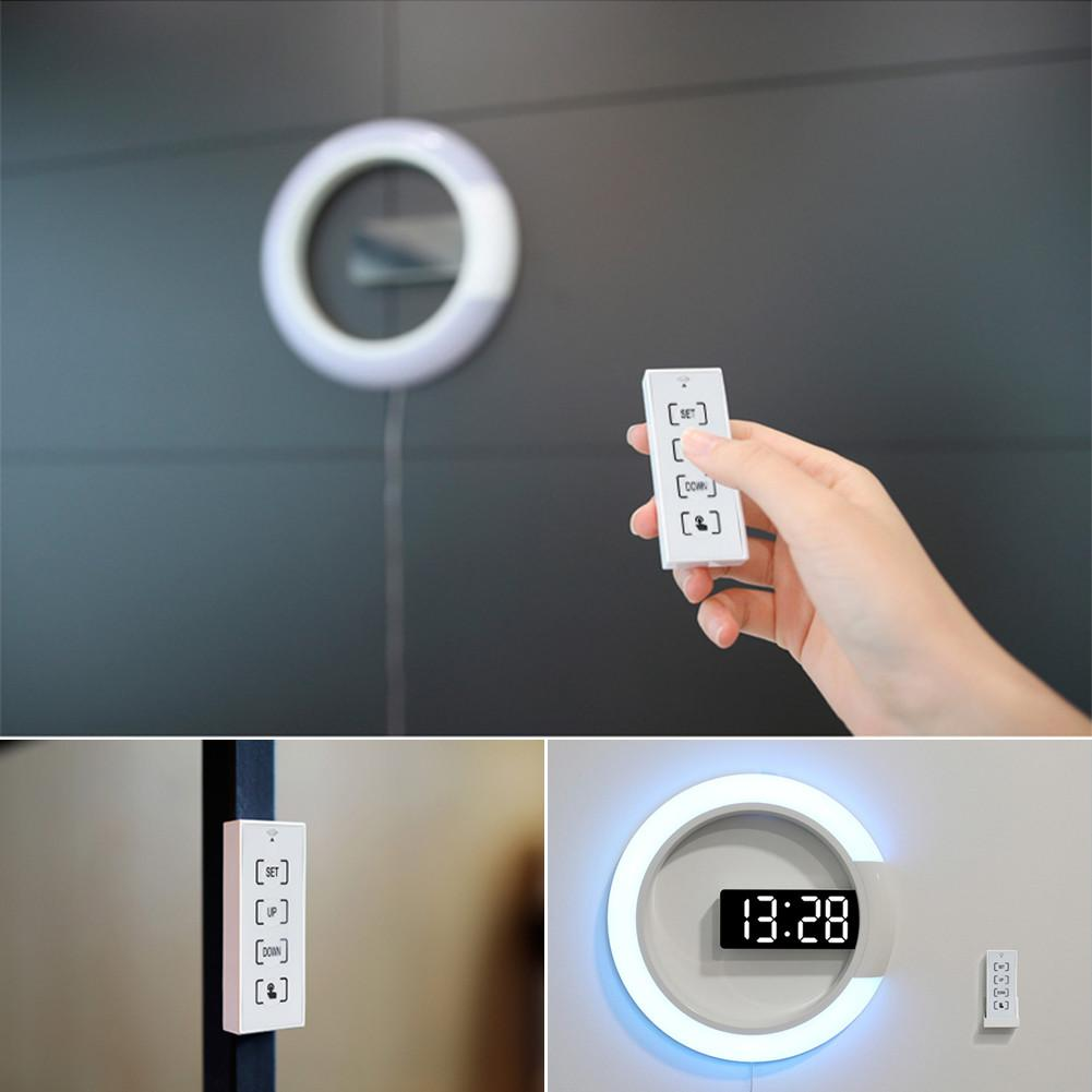 Moderne LED Vægur med Justerbar Belysning