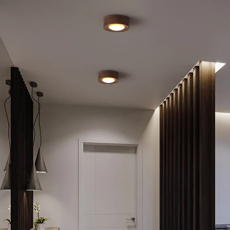 Moderne Loftslampe i Valnød med Guld Detaljer