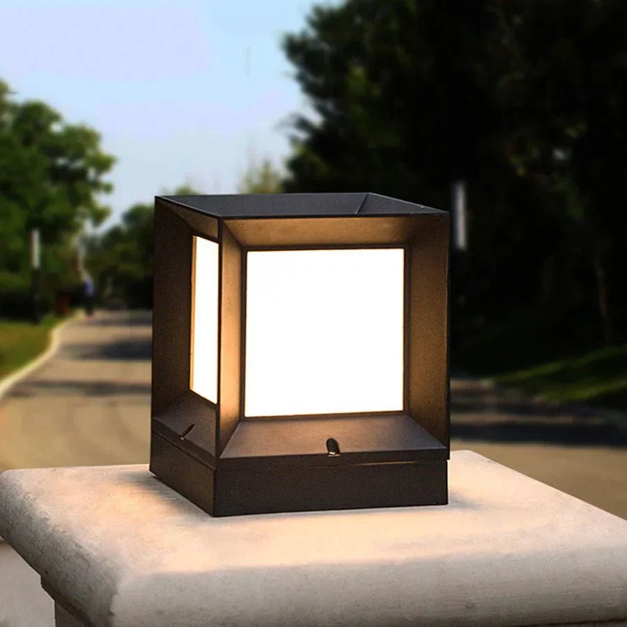 Moderne Udendørs Lampe til Indkørsler og Haver med 12W LED Belysning