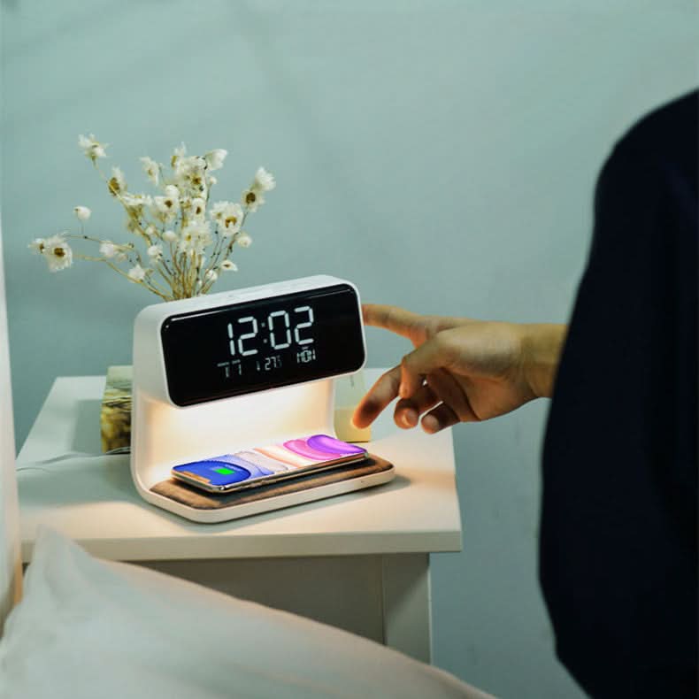 Multifunktionel Vækkeur med LED-Lampe og Trådløs Oplader