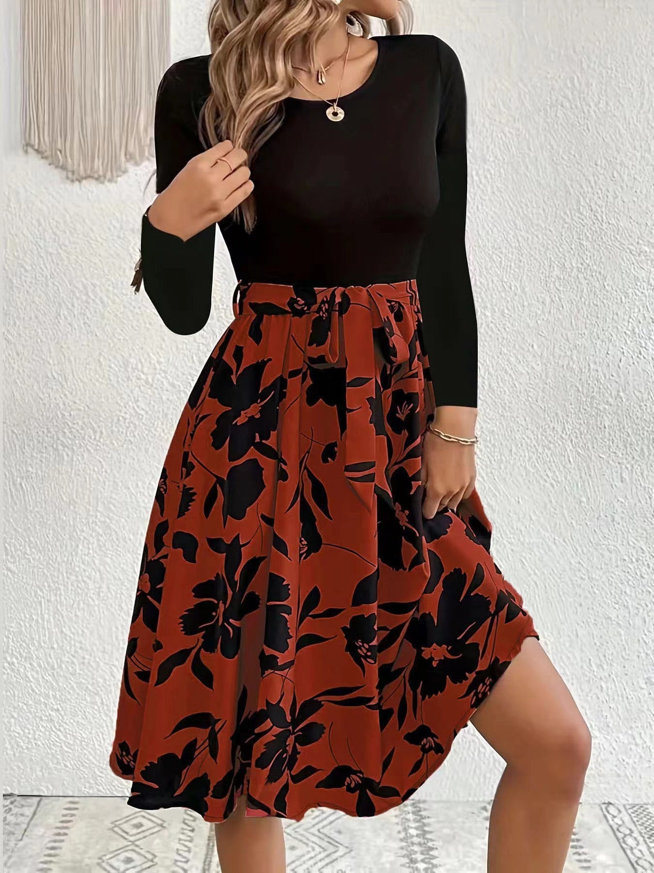 Midi Kjole med Blomsterprint og Smocket Top til Kvinder | Ideel til Begivenheder og Hverdag
