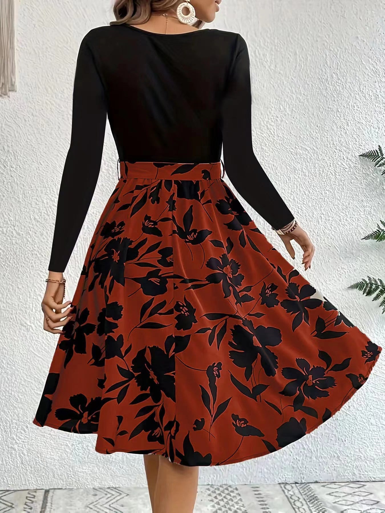 Midi Kjole med Blomsterprint og Smocket Top til Kvinder | Ideel til Begivenheder og Hverdag
